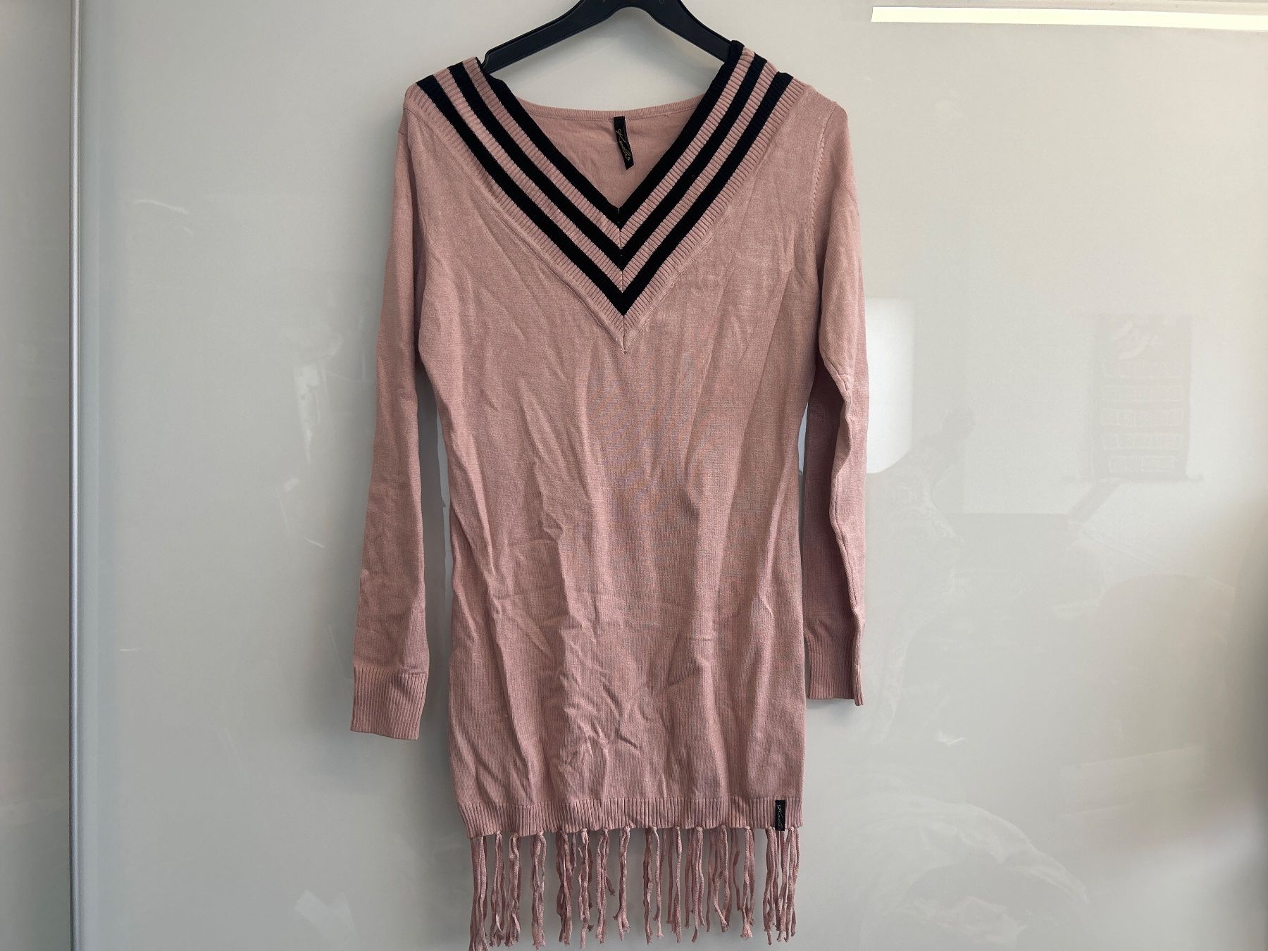 Maglioni & Felpe: Pullover Lang Figurbetont mit Fransen Boho 1 Size Neu – Nuovo e nell'imballaggio originale da Regensdorf venduto da Spyke55