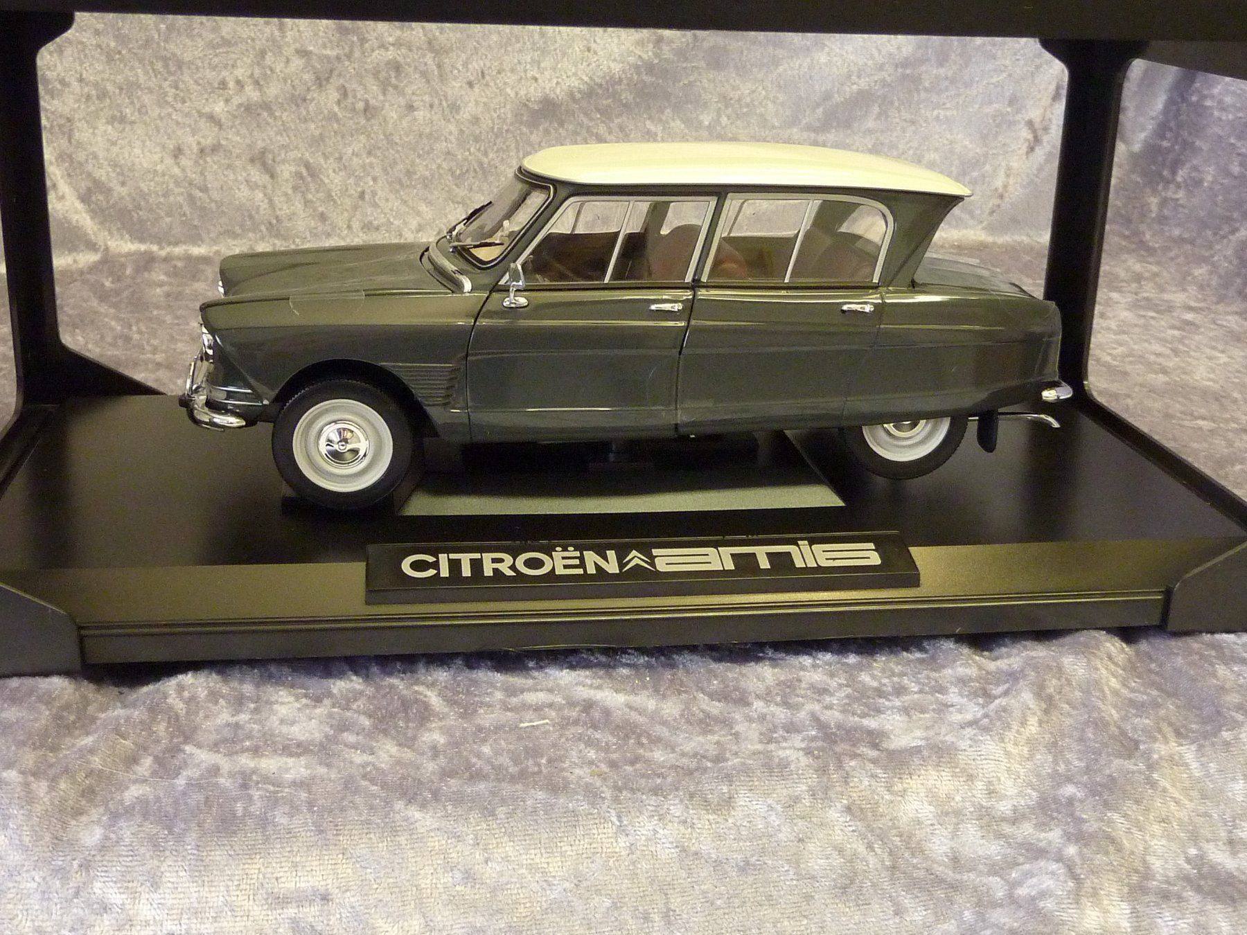 Norev Modellini d'auto: Citroen Ami 6  1:18 – Nuovo e nell'imballaggio originale da Dürrenäsch venduto da modellautos4you 4