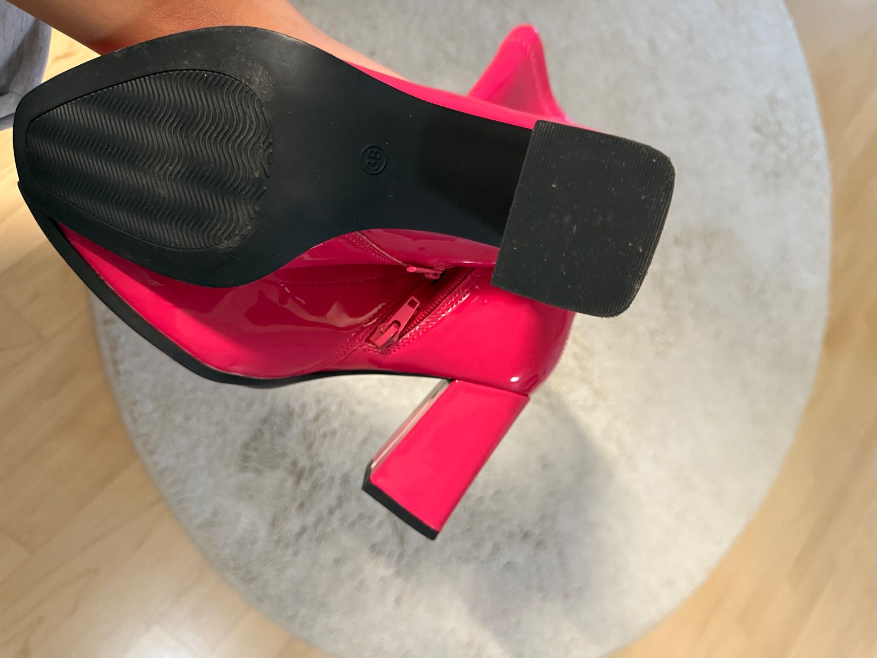 Scarpe da donna: Stylische pinke Lack-Stiefeletten Gr. 37 – Nuovo (secondo la descrizione) da Bolligen venduto da arg_v256 2