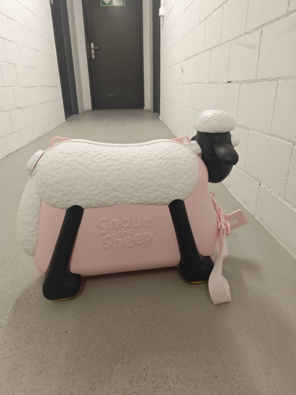 Valigie: Kinder Aufsitzkoffer Shaun das Schaf rosa – Usato da Dübendorf venduto da Jianbo_CN_CH_IT