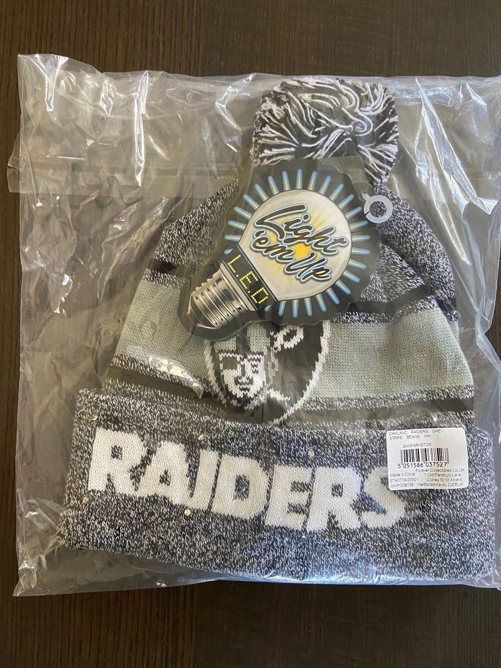 Copricapi, berretti & cappellini: Las Vegas Raiders LED Wintermütze – Nuovo e nell'imballaggio originale da Muttenz venduto da US_Sport_Schweiz 2