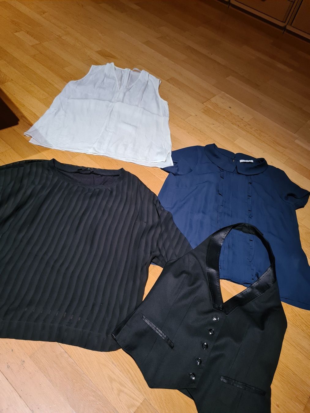 Lotti di vestiti: 4 superschöne Oberteile gr.38 wow !!! – Usato da Ferden venduto da jemyce