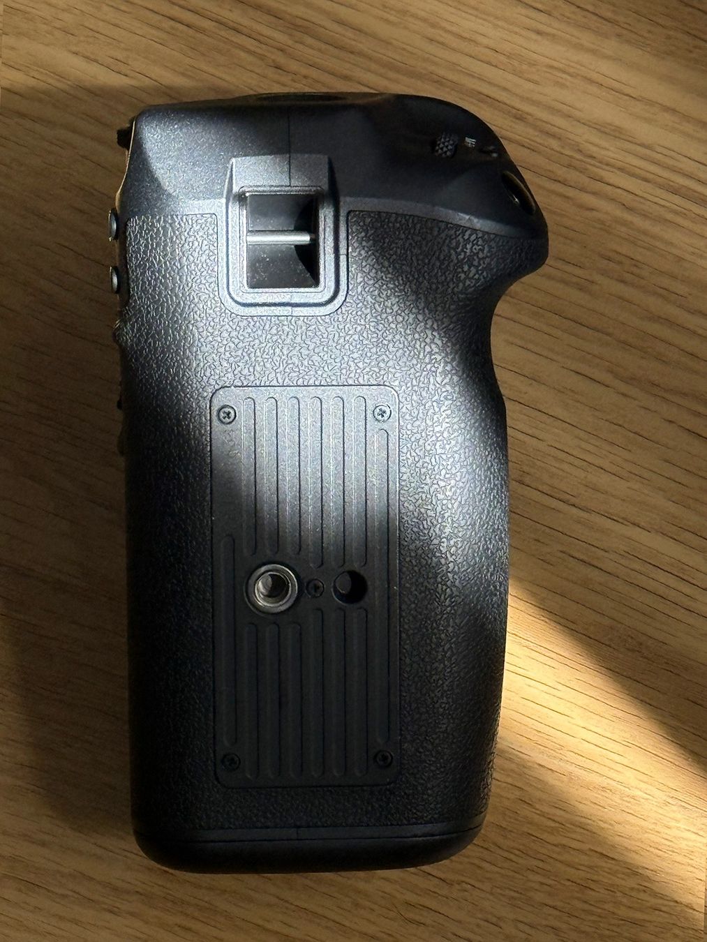 Canon Fotocamera: Canon BG-R10 – Nuovo (secondo la descrizione) da Zürich venduto da outofstock 2