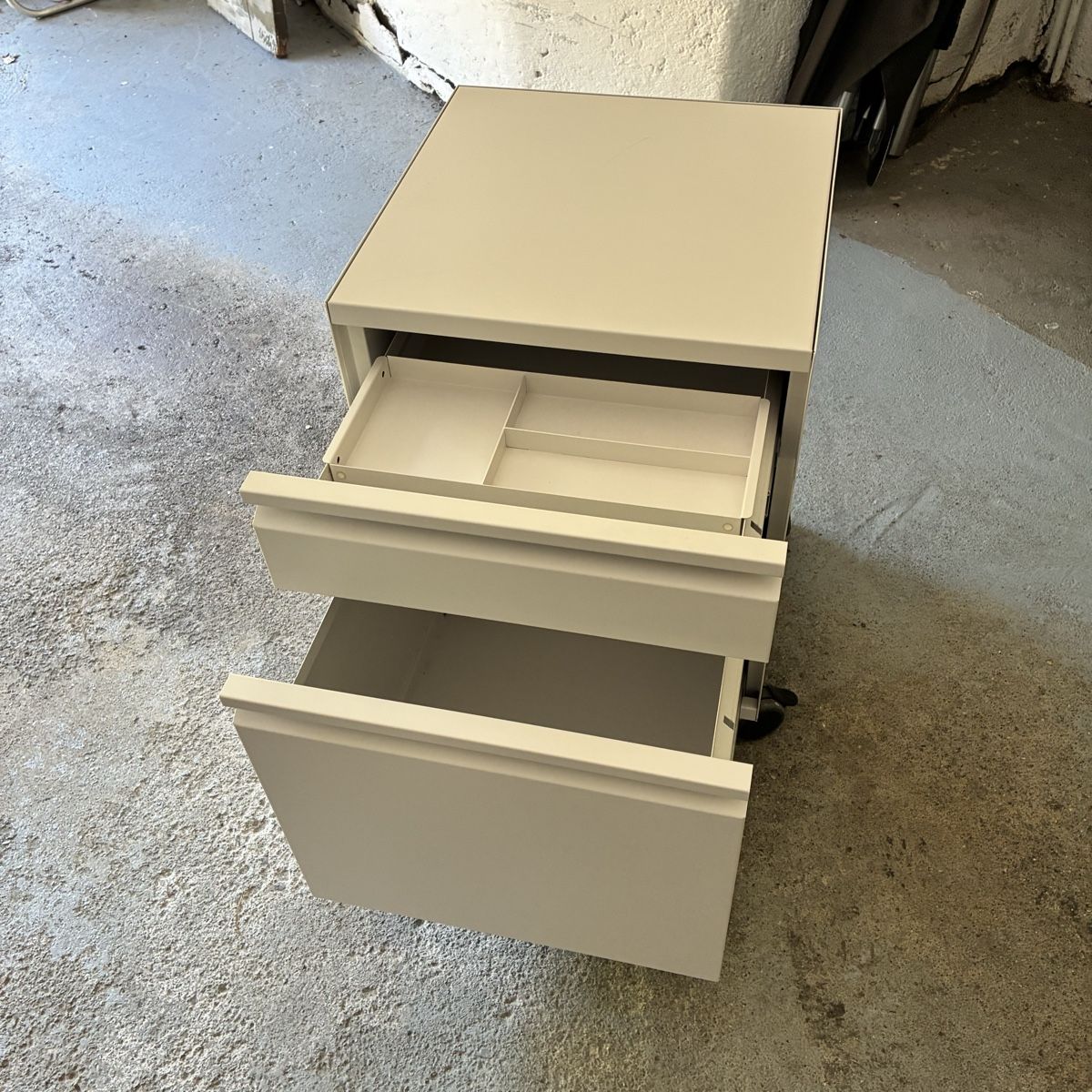 Lista Korpus: LISTA OFFICE KORPUS – Gebraucht aus Zug von CEBKA 1