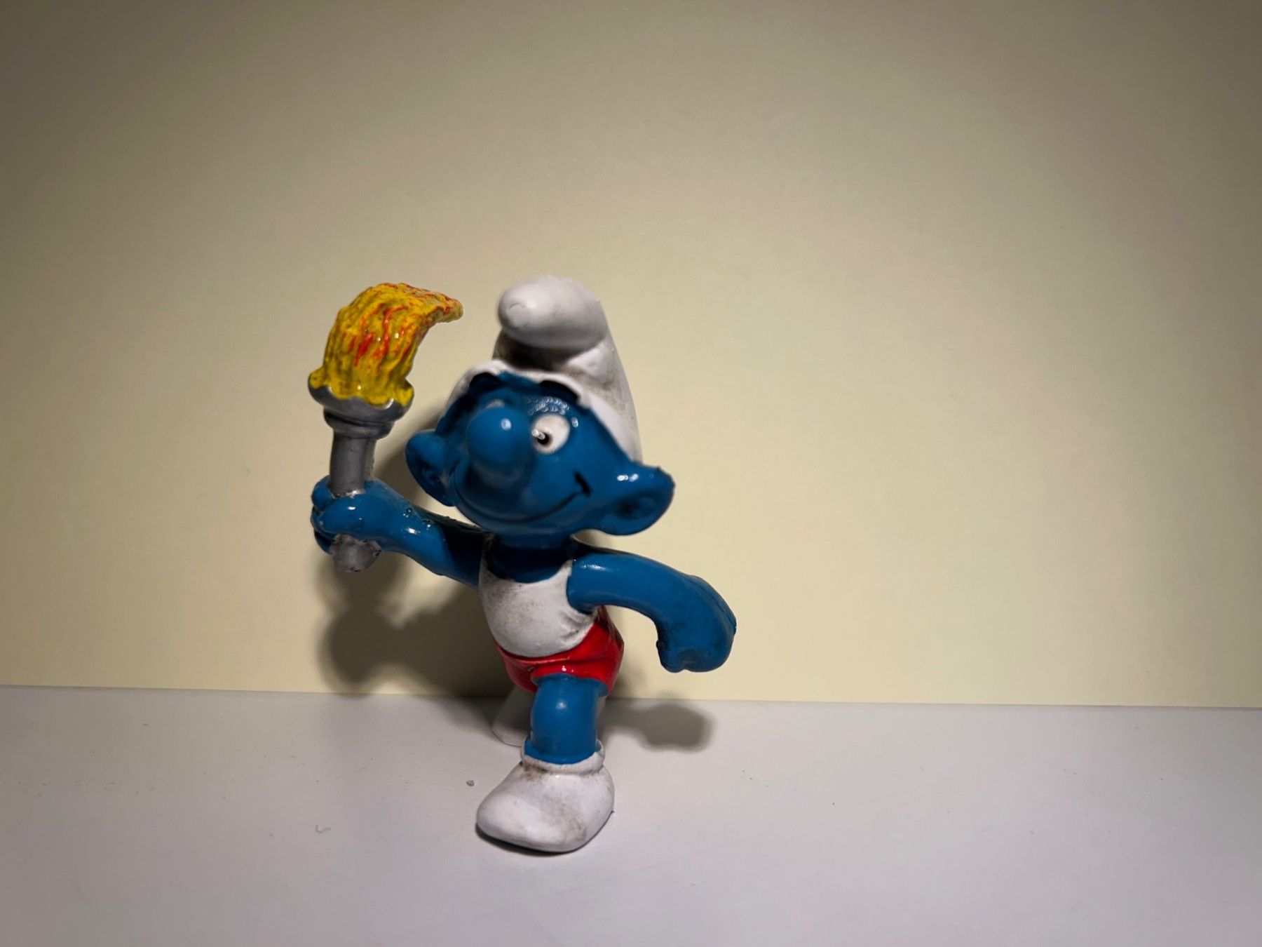 Statuette: Schlumpf Fackelträger – Usato da Bern venduto da Calimero1600