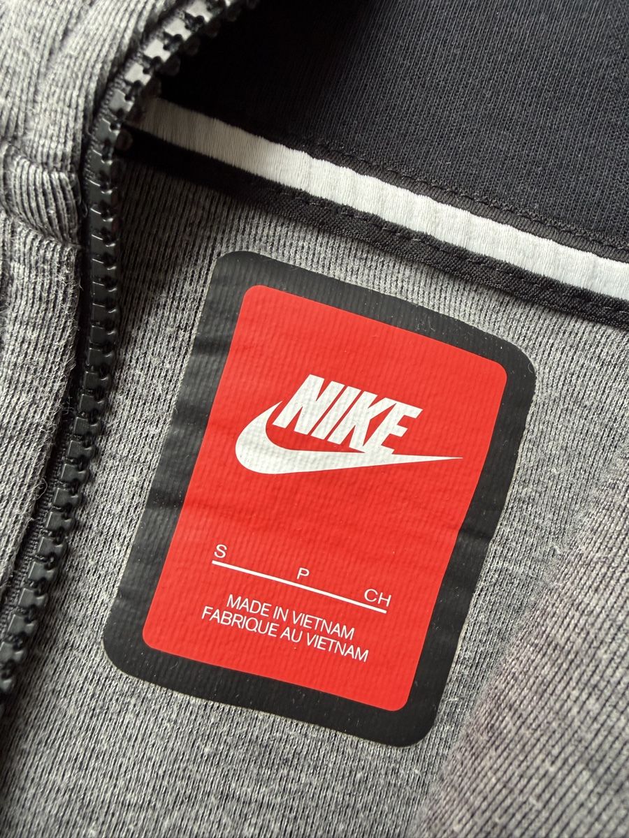 Nike Giacche: Nike Tech Fleece Zip Hoodie Grey - S – Usato da Eglisau venduto da ten_8s6q 2