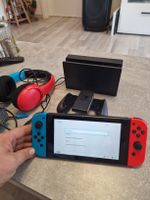 Nintendo Switch Konsole rot/blau guter Zustand mit Zubehör