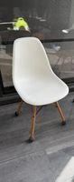 Chaise design Vitra Eames 