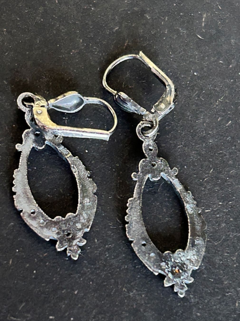 Boucles d'oreille: Silberohrringe mit dunkelroten Steinli – D'occasion à Dittingen par Bellevista 9