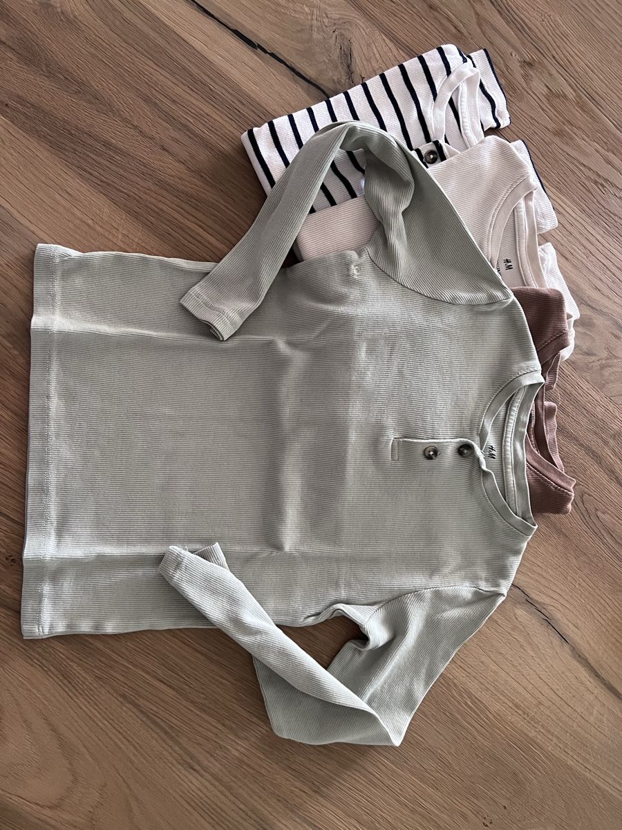 H&M Lotti & Set di vestiti: Langarmshirts 4er Set Grösse 122/128 – Usato da St. Niklausen LU venduto da Mimmi86 2