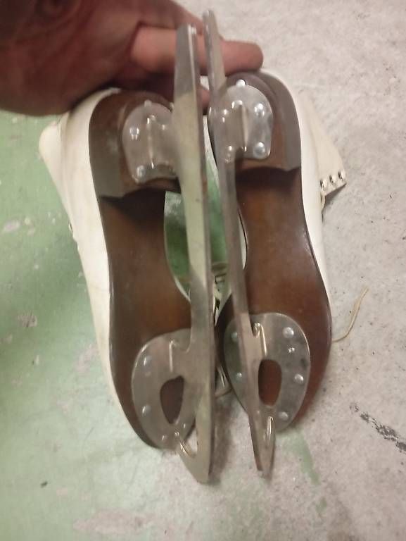 Schlittschuhe: Vintage Eiskunstlauf Schuhe gr 37 leder – Gebraucht aus Basel von Petergunn 3