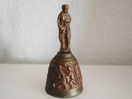 Dekorativer Kerzenlöscher mit Figurenrelief Vintage