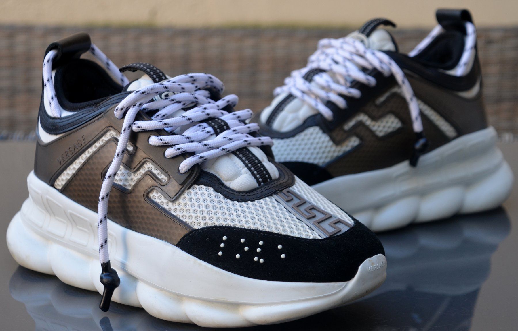 Versace Scarpe da uomo: Versace Sneakers .39 – Usato da Collonges venduto da arashee