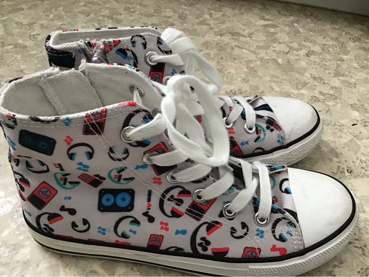 Schuhe für Mädchen: Coole Mädchen Schuhe Grösse 34, Top Zustand. – Gebraucht aus Seuzach von Tureda 2