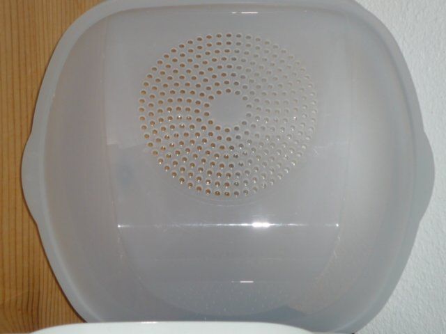 Tupperware Contenitori & Simili: TUPPERWARE  MINI H. 8,5 CM.  20X20 CM. – Usato da St.Gallen venduto da Anso 2