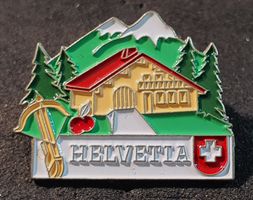 GG567 - Pin Switzerland HELVETIA Armbrust Apfel Haus Wald