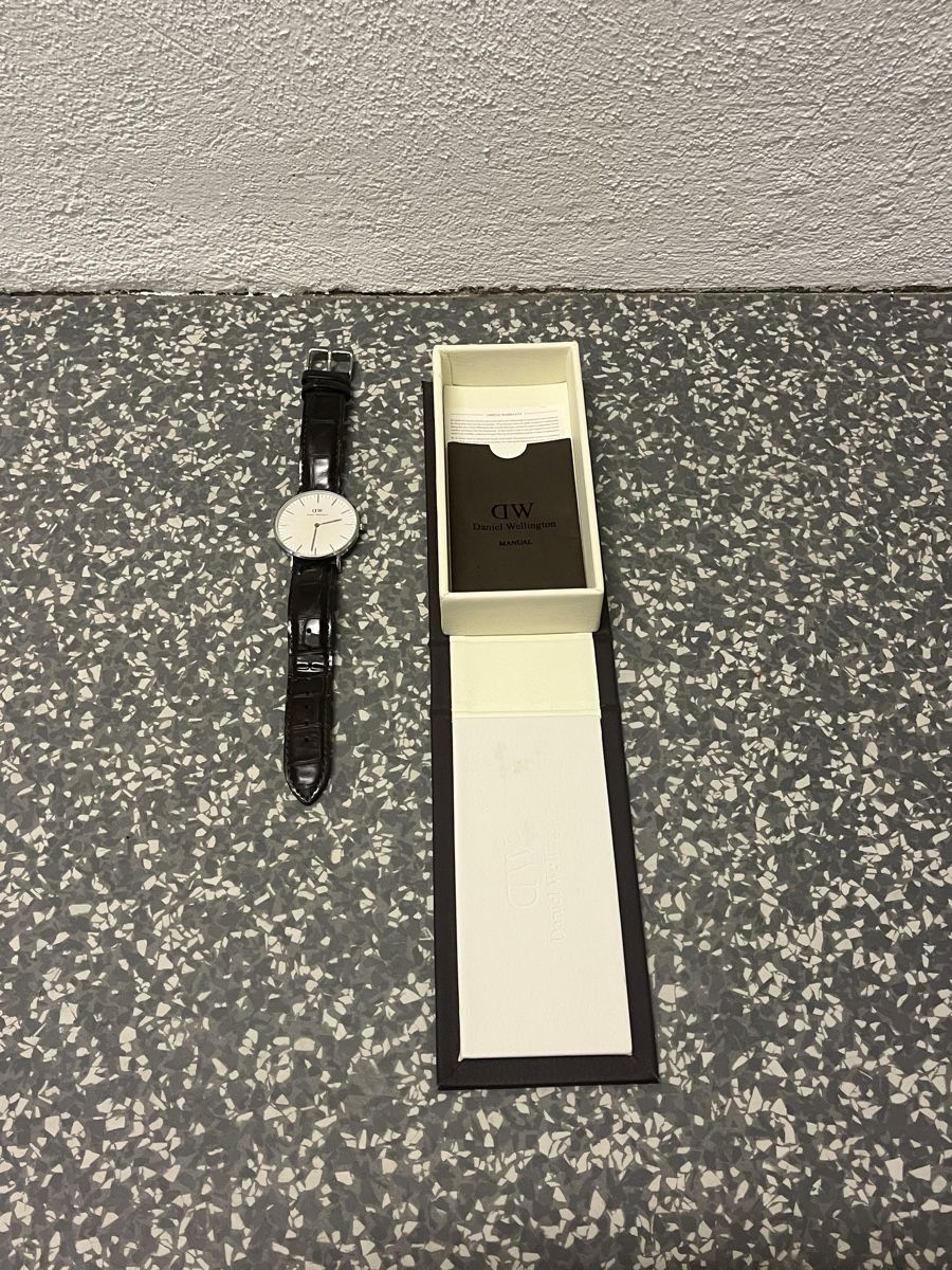Daniel Wellington Orologi: Daniel Wellington Uhr braunes Leder – Usato da Zürich venduto da bretxo 1