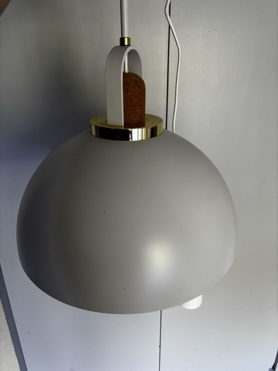 Lampadari & plafoniere: Hängeleuchte grau Metall mit Kork und Messing – Usato da Speicher venduto da ret_6msb
