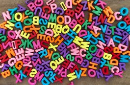 Acryl Buchstaben DIY  für Armbänder / Anhänger etc 500 Stück