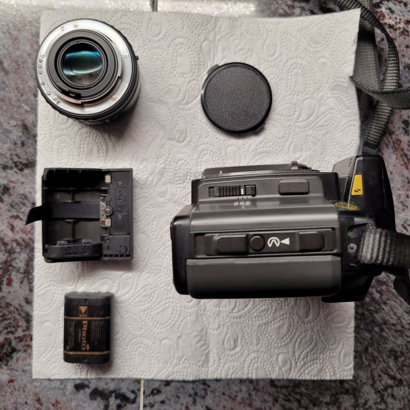 Pentax Fotocamera: Pentax SFX Analogkamera mit Objektiv und Gurt – Difettoso da Dörflingen venduto da tucson16 7
