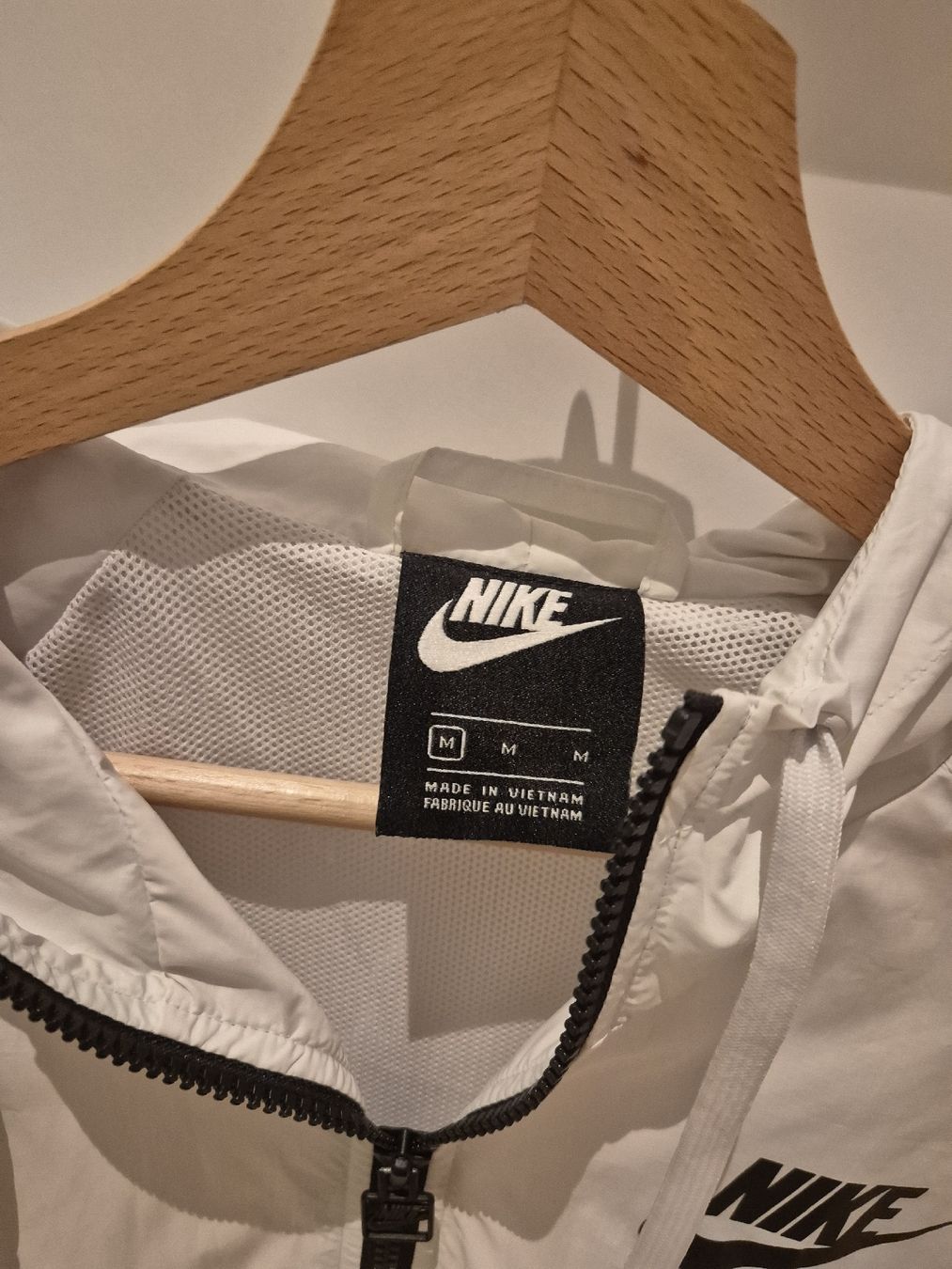 Nike Giacche: Leichte Nike Damen Jacke Grösse M – Nuovo (secondo la descrizione) da Schaffhausen venduto da Nachtschwaermerin 1