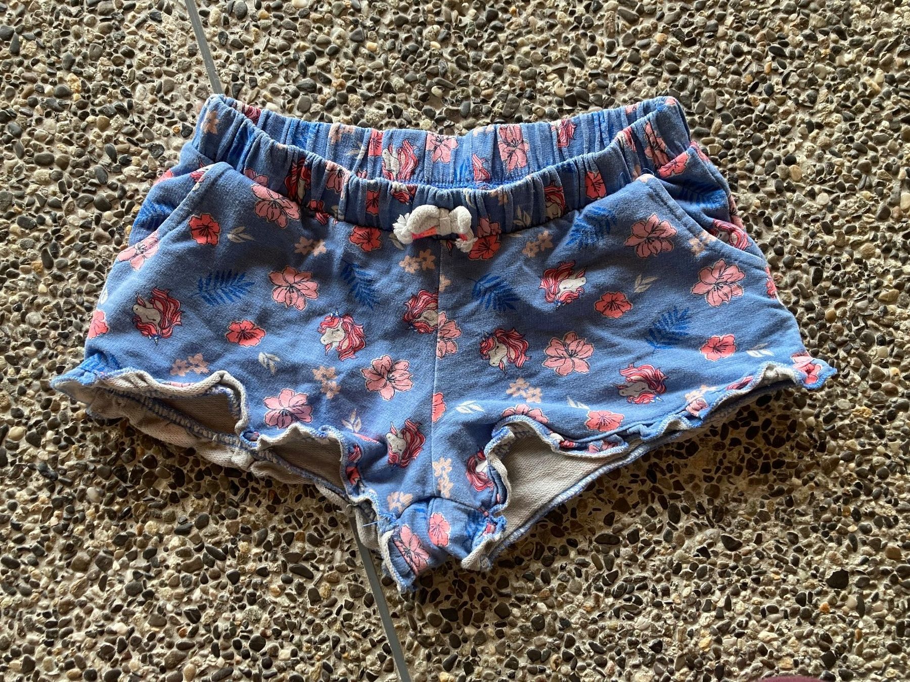C&A Pantaloni: Shorts, kurze Hose Einhorn, Gr. 134 – Usato da Aetingen venduto da Nadinsky