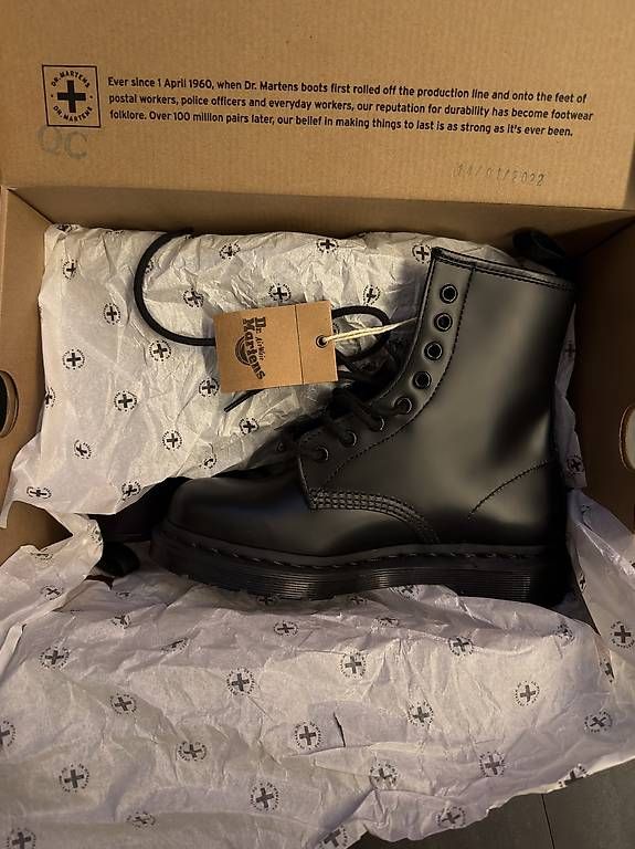 Dr. Martens Scarpe da uomo: Dr. Martens 1460 mono schwarz neu – Nuovo e nell'imballaggio originale da Meggen venduto da gia_wz2q 2