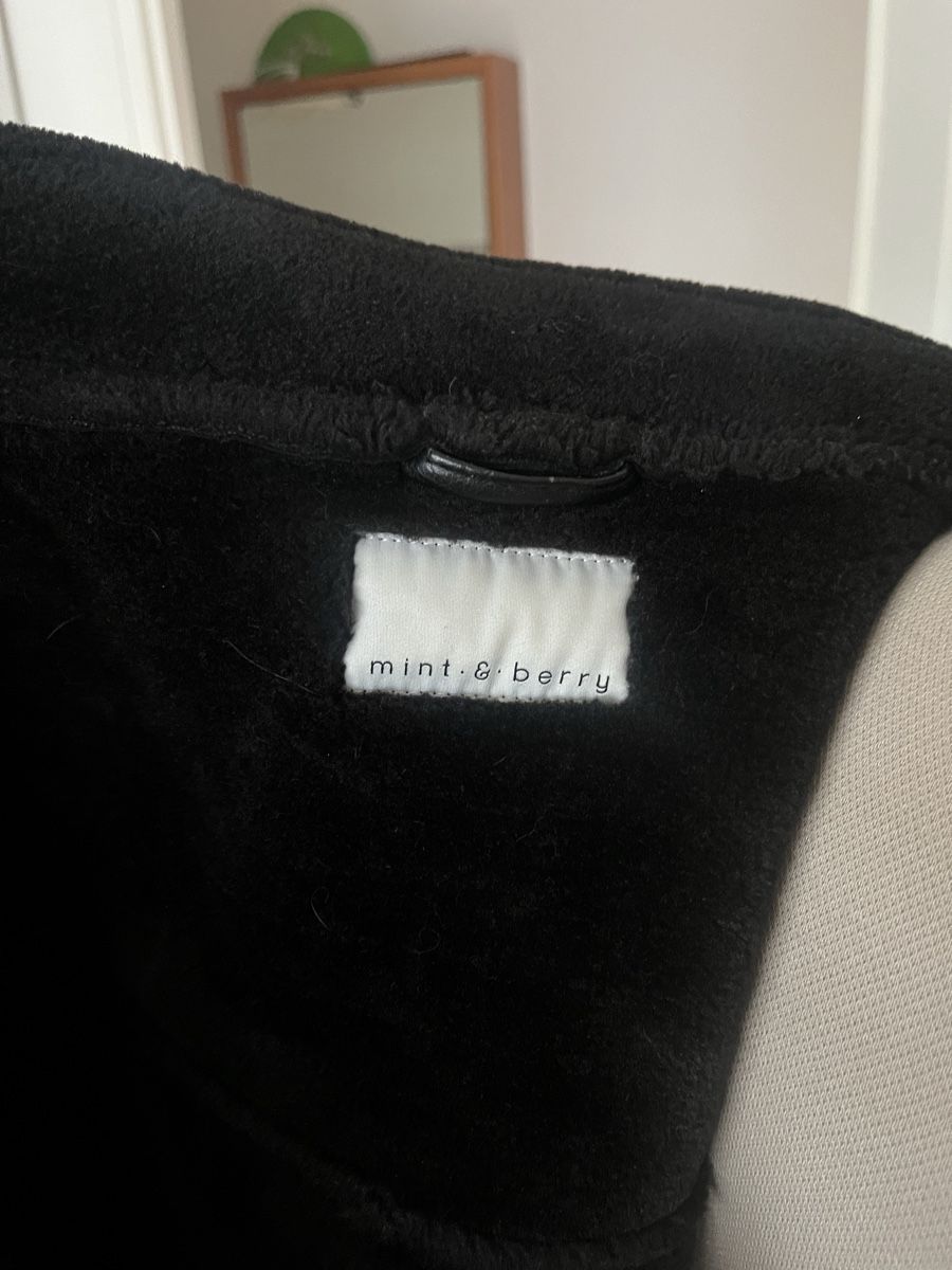 Cappotti: Black Faux Shearling Jacket – Usato da Lausanne venduto da Lillielillie 2