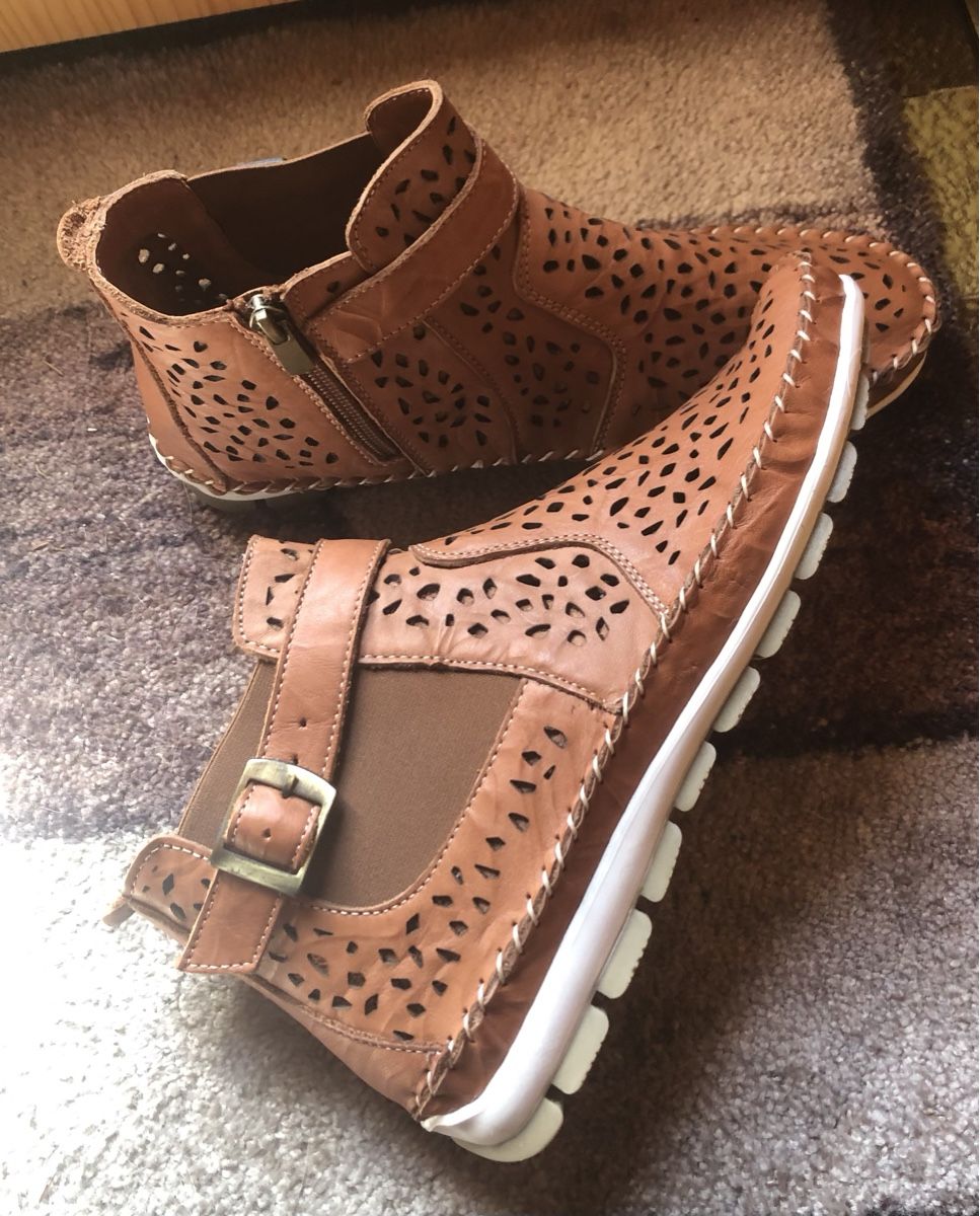 Scarpe da donna: SOMMER-Stiefeletten ☀️ Gr.40, hellbraun, 1/2 Preis! – Nuovo (secondo la descrizione) da Mühlebach (Goms) venduto da chr_q6d8