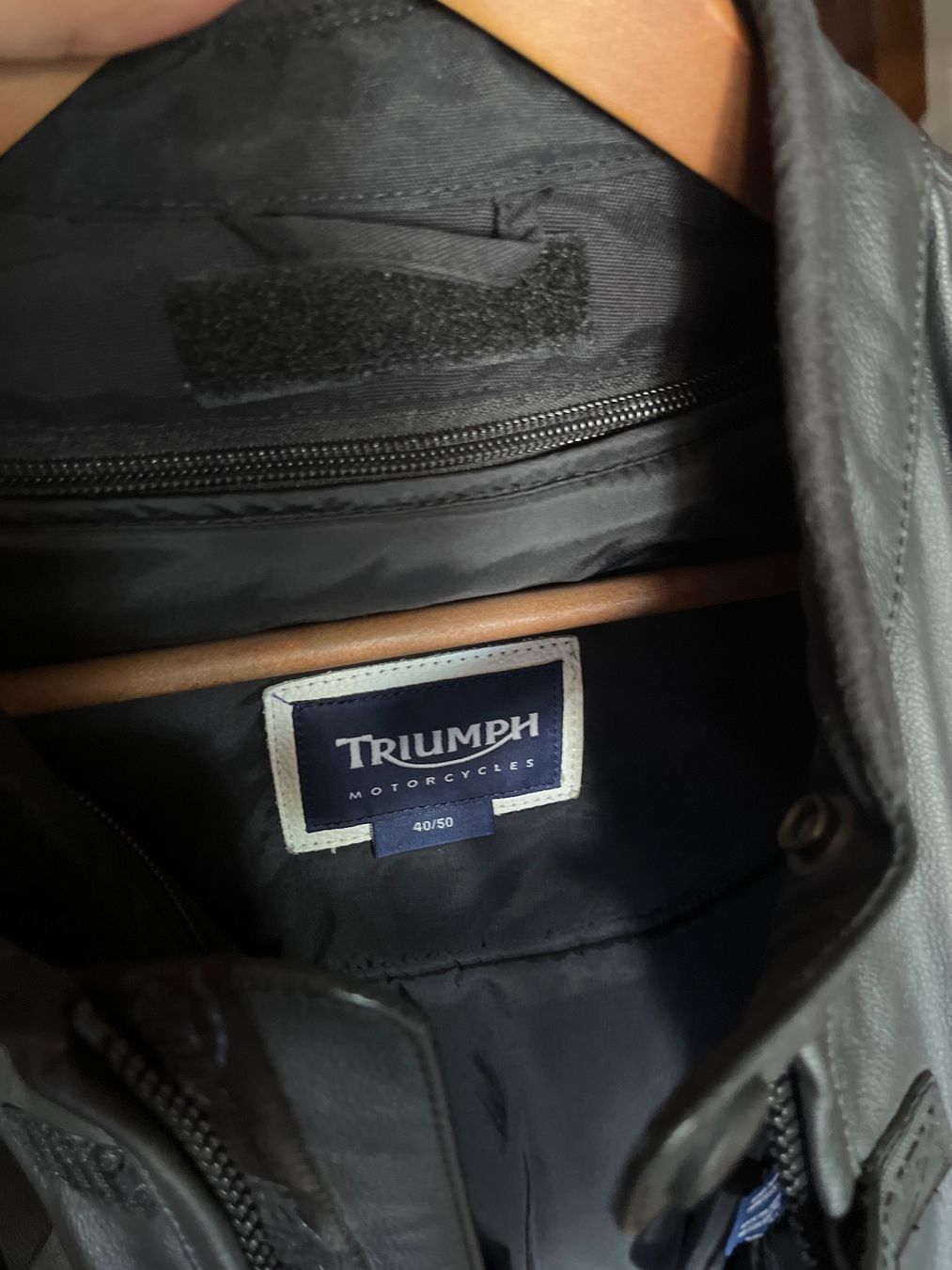 Triumph Jacken: Motorrad-Lederjacke Triumph, Grösse 40/50, mit Protekoren – Gebraucht aus Zürich von MyJewelryRoutine 6