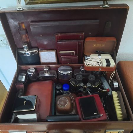 Reisekoffer für den Gentlemen mit exklusivem Inhalt