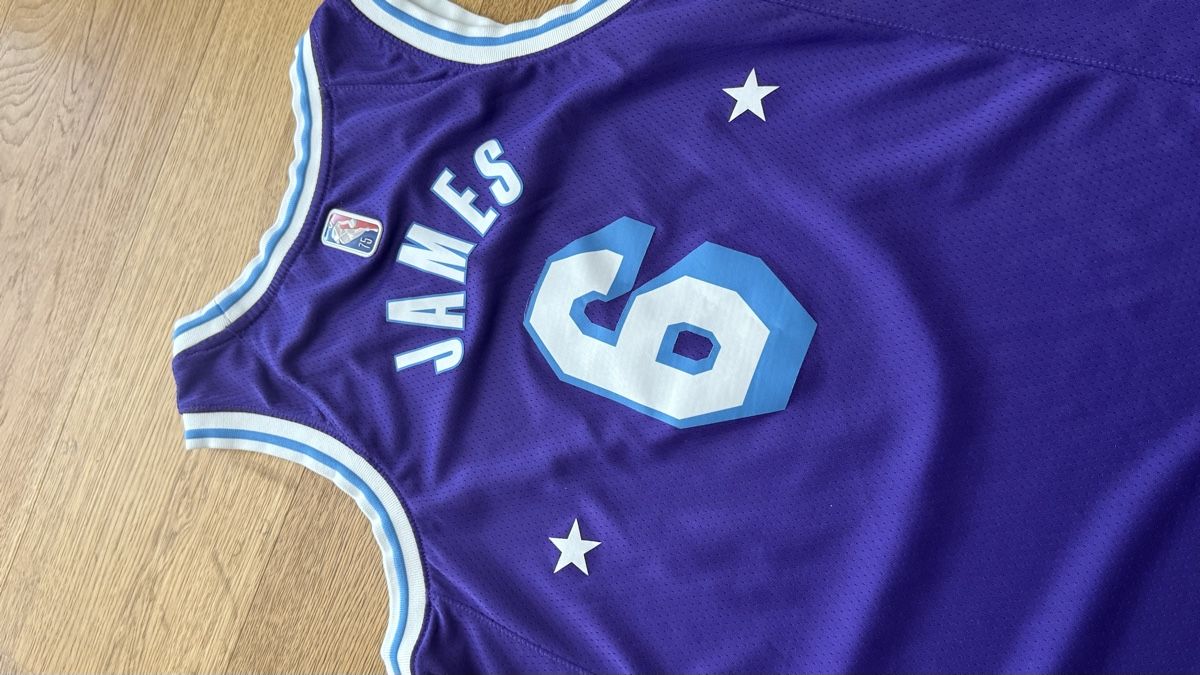 Nike Leibchen & Hosen: Lakers Jersey James Size 40 S – Gebraucht aus Boswil von hey.itsme 3