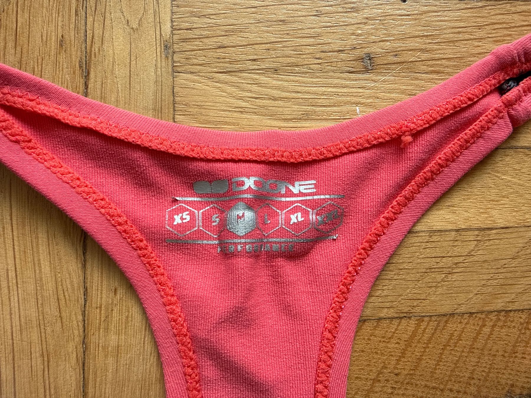 Top: DOONE Sport Oberteil M – Usato da Horgen venduto da linuxrp 1