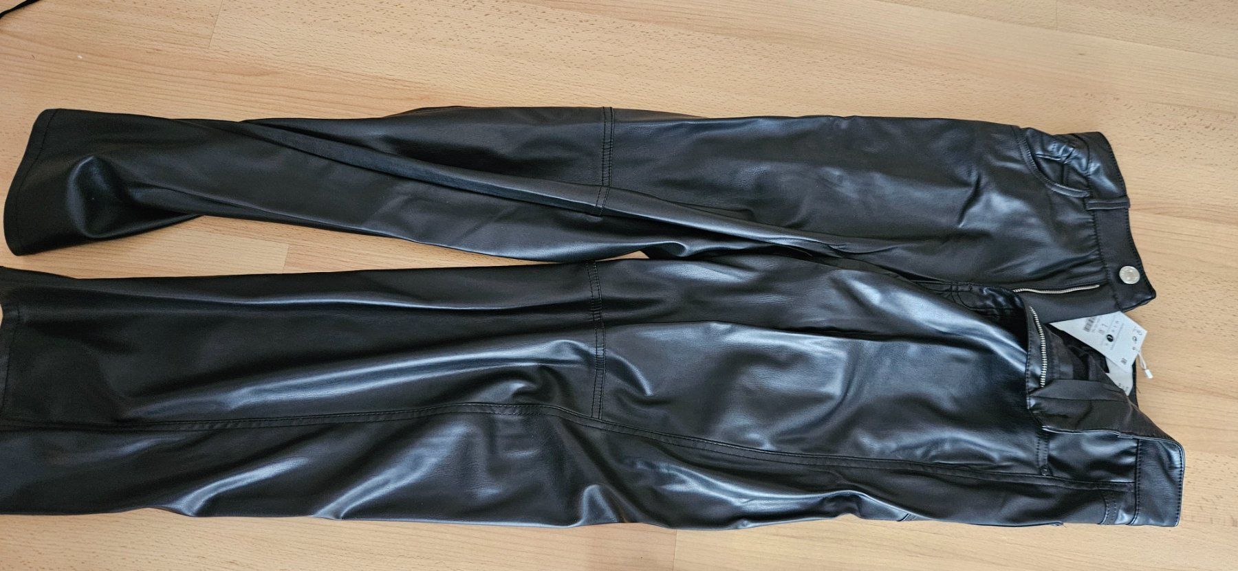Pantaloni: Pantalon simili neuf (A) – Nuovo (secondo la descrizione) da Lutry venduto da cha_pbg5