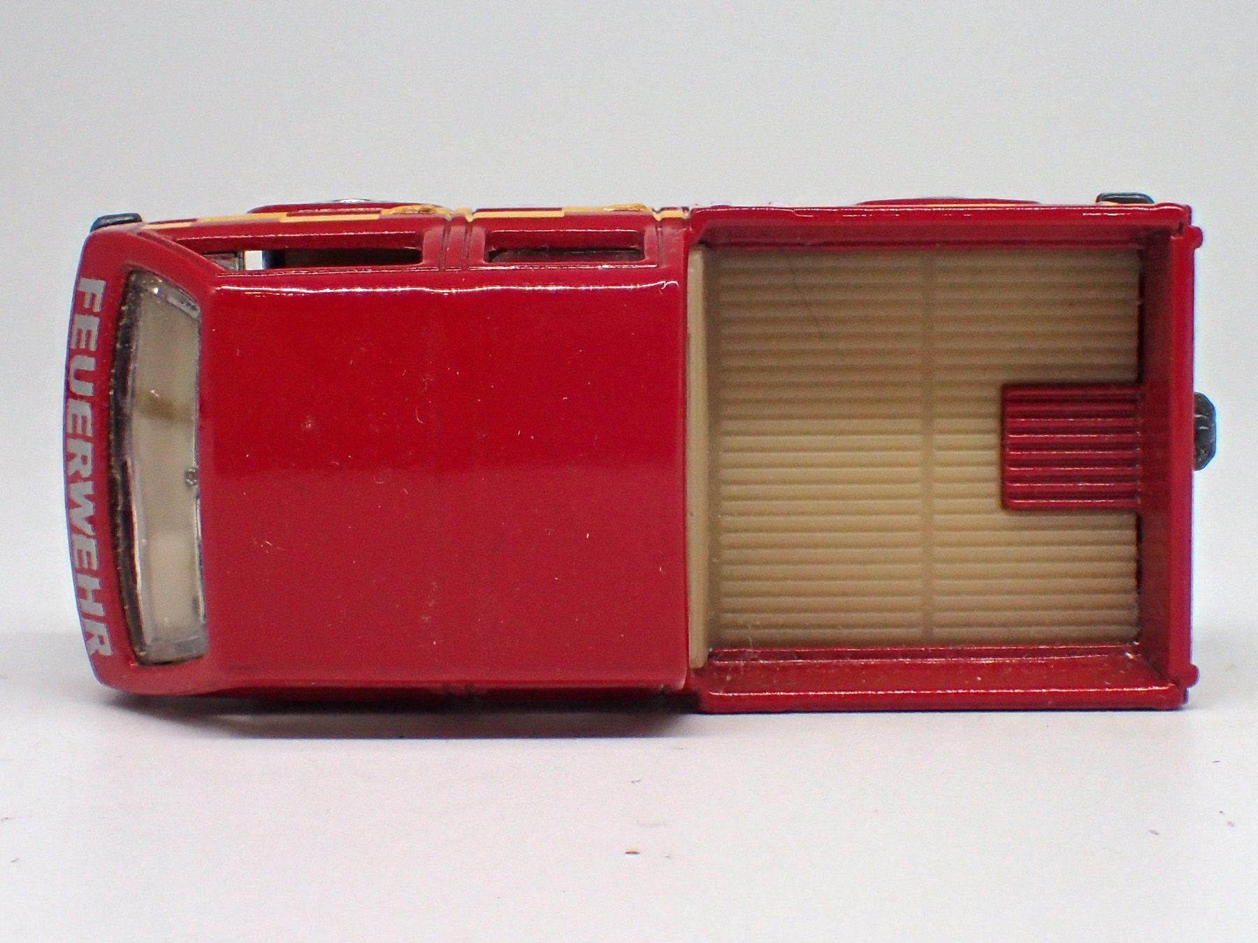 Matchbox Modellini d'auto: Matchbox 1013 - VW T3 Crew Cab Feuerwehr – Usato da Ostermundigen venduto da archeopteryx 5