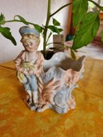 Alte Blumenvase / Übertopf mit Jüngling Figur, Keramik