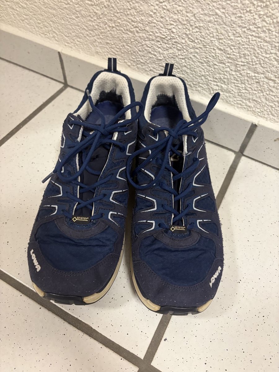 Lowa Chaussures hommes: Lowa Trekkingschuhe Grösse 42 – D'occasion à Urdorf par worldaround
