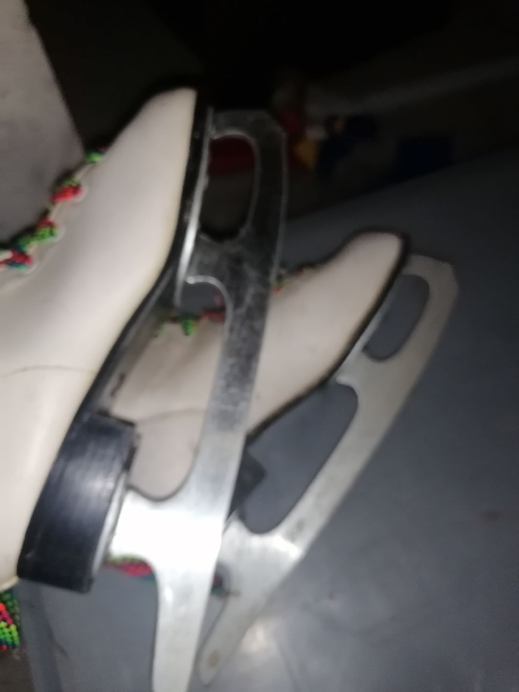 Pattini da ghiaccio: Weisse Schlittschuhe, Grösse 34, – Usato da Boniswil venduto da 1988liringreen 4