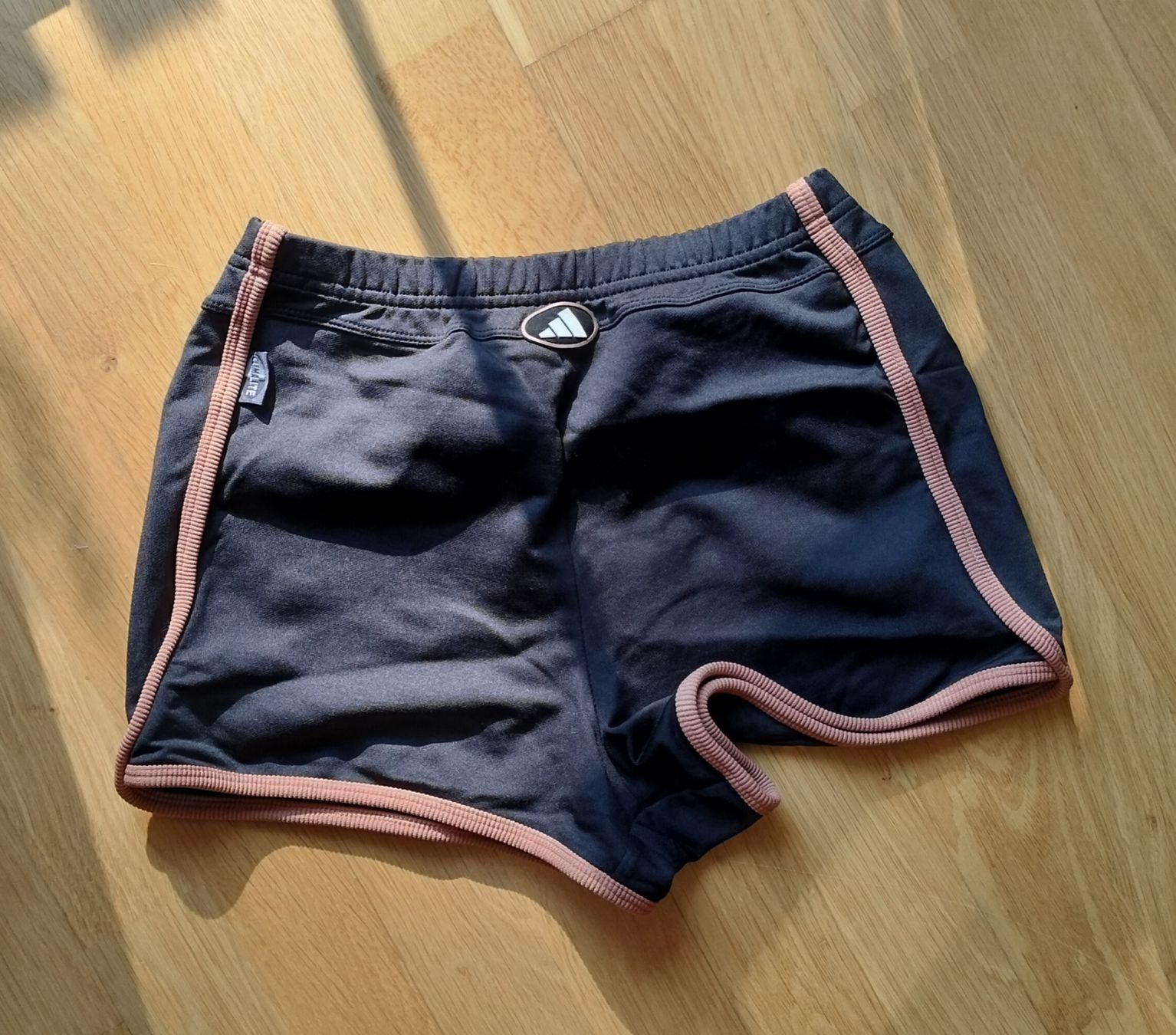 Adidas Pantaloni: Adidas Shorts 36 – Usato da Bern venduto da verateinilae 1