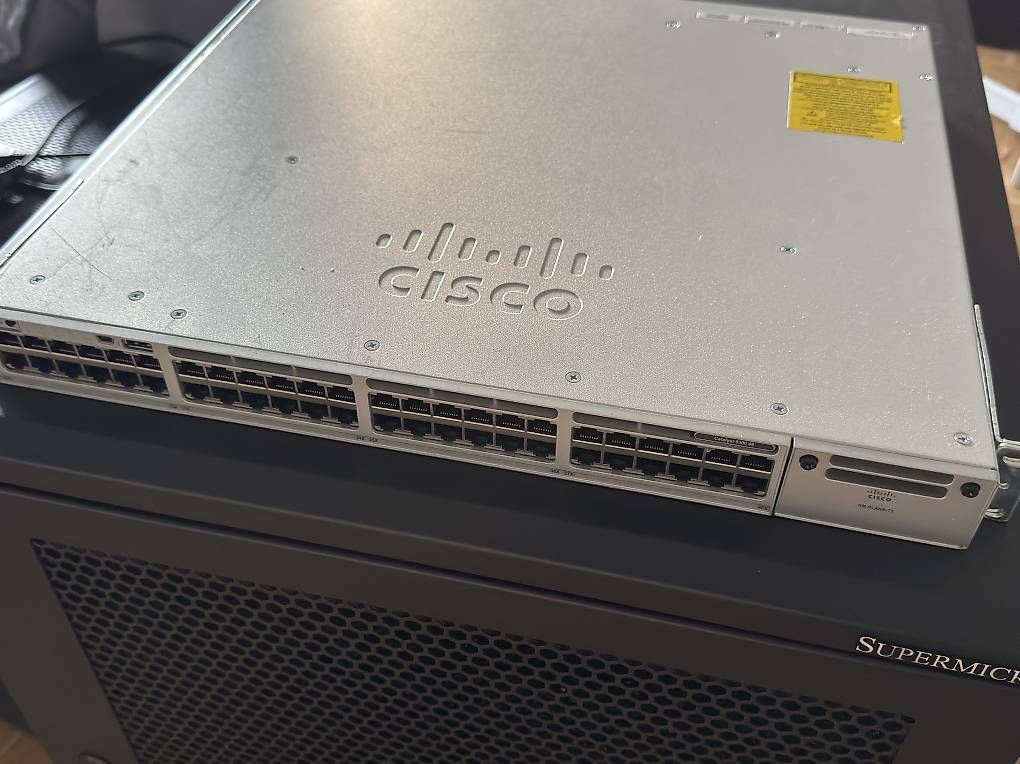Hubs & Switches: Cisco C9300-48T-E Enterprise Switch Dual PSU – D'occasion à Le Grand-Saconnex par ric_sb66