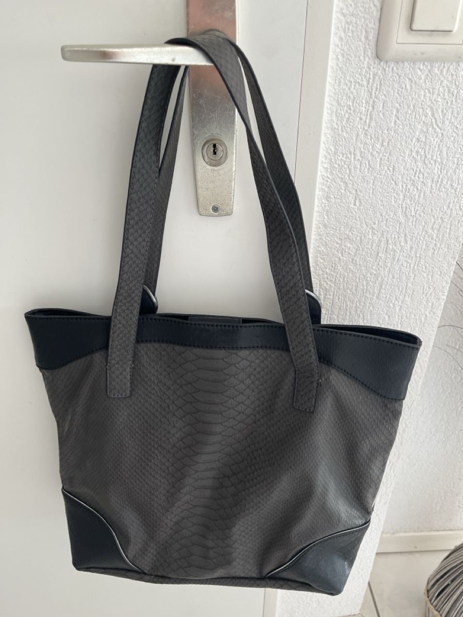 Guess Sacs femmes: Sac Guess  – Neuf avec emballage d'origine à Biel/Bienne par Leona15 2