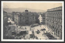 Zürich Paradeplatz mit alten Autos und Trams