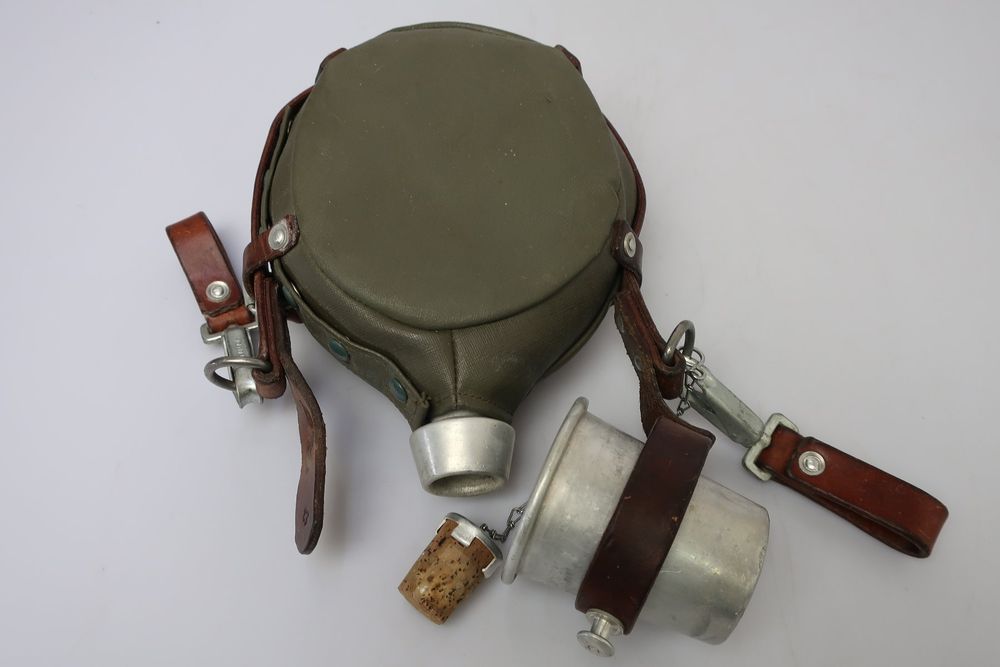 Uzztfa Militär Feldflasche 2 Liter - Outdoor Camping Wasserflasche Mit Tragetasche