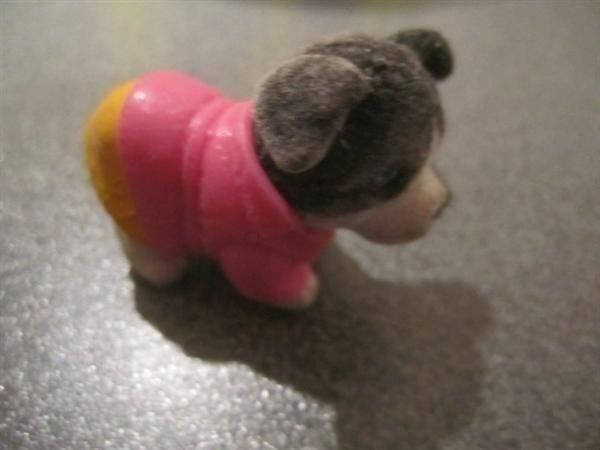 Giocattoli: Hund mit rosa Jacke / klein – Usato da Zürich venduto da Motzkuh