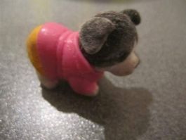 Hund mit rosa Jacke / klein