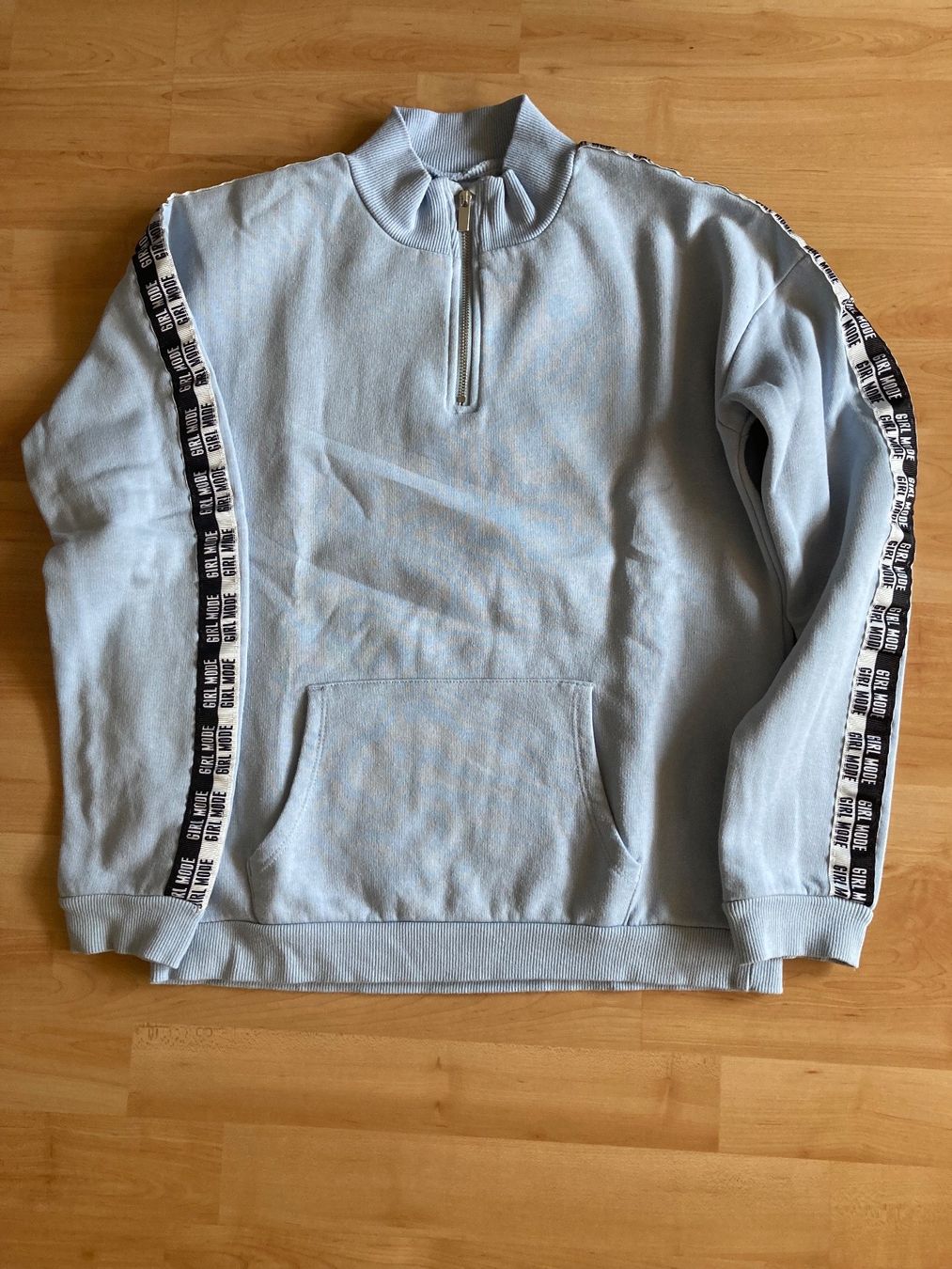 C&A Pulls et sweat-shirts: hellblau-grauer Pullover mit Reissverschluss – D'occasion à Bönigen par Amsoldingen02