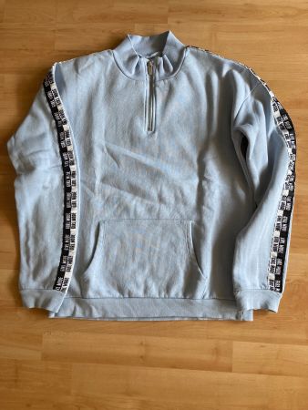 hellblau-grauer Pullover mit Reissverschluss