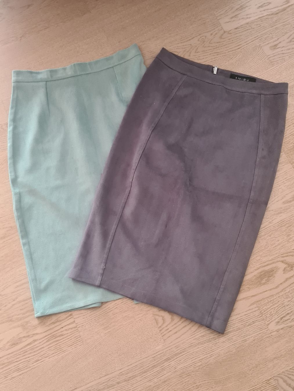 Gonne: 2 Damen Jupe Gr. 36 – Usato da Steinen venduto da turbogeiss99 1