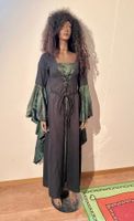 Exotische Schaufensterpuppe mit Kleid und Perücke