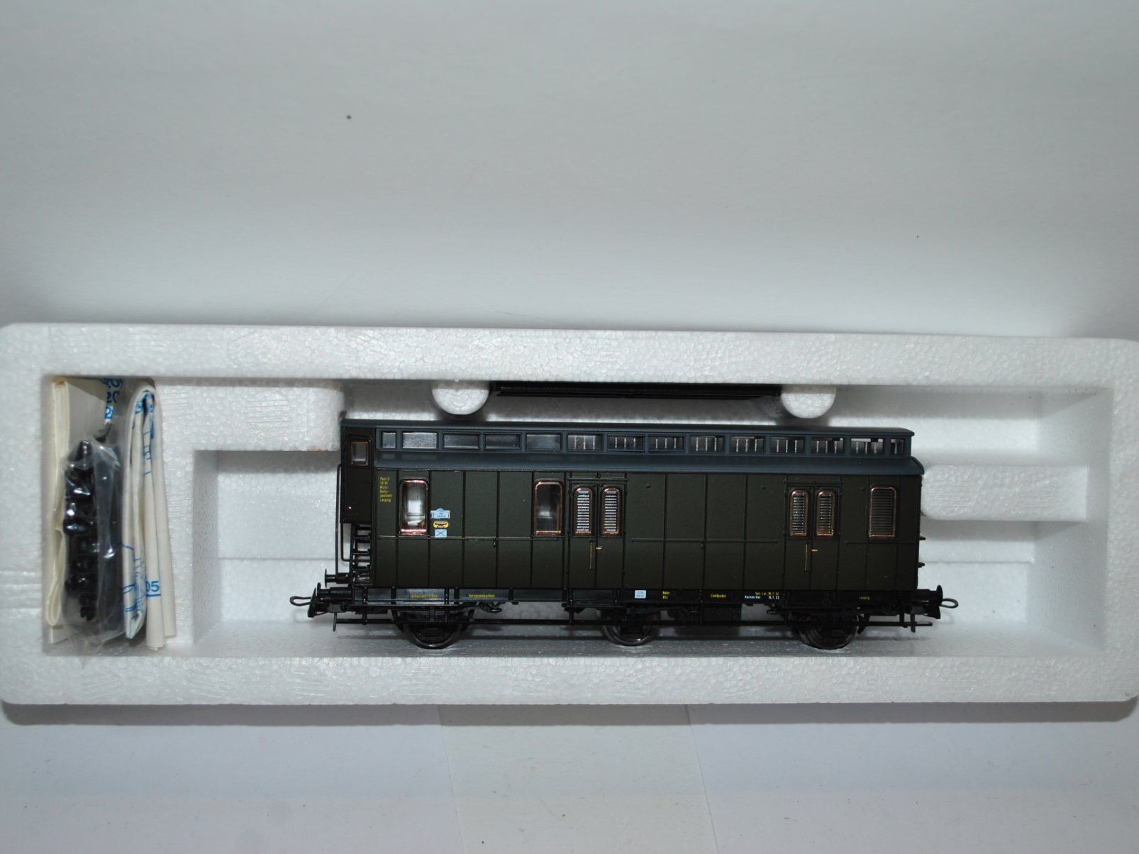 Roco Modelleisenbahnen: Roco Postwagen DRG 44510 (DHP357) – Gebraucht aus Aarwangen von Bahnsupport